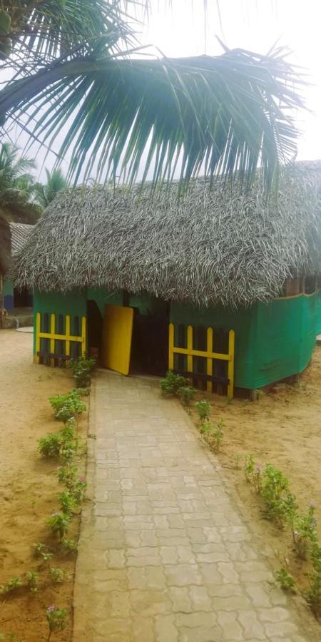 Chan Beach Resort Bahur Esterno foto