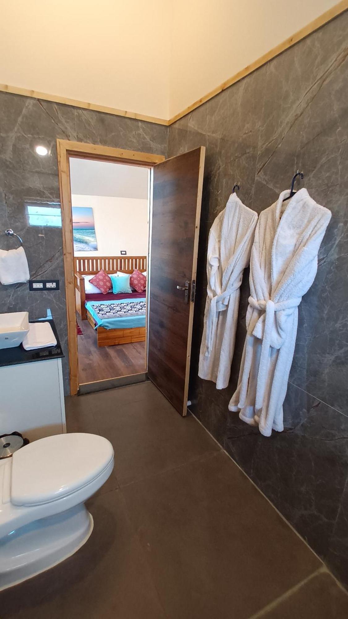 Chan Beach Resort Bahur Esterno foto